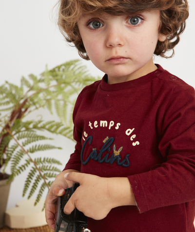 Baby-boy radius - BABY BOYS' BURGUNDY T-SHIRT IN ORGANIC COTTON WITH A MESSAGE IN RELIEF