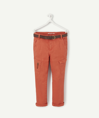 BOTTOMS radius - STRAIGHT RED TROUSERS WITH A BROWN BELT