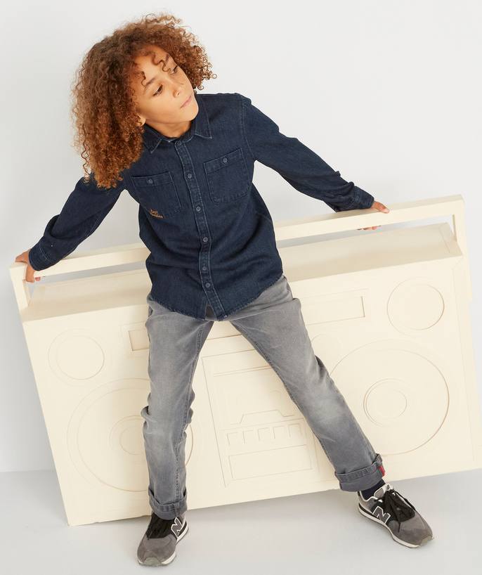 Private sales radius - BOYS' LOW-IMPACT RAW DENIM SHIRT WITH A MESSAGE