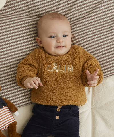 Original Days radius - BABY BOYS' CAMEL SHERPA SWEATSHIRT WITH AN EMBROIDERED MESSAGE