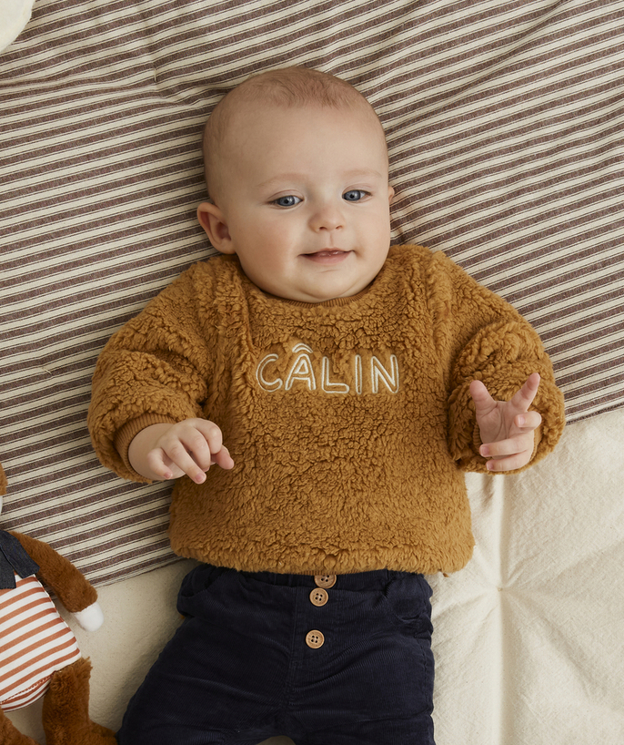 Nice and warm Tao Categories - BABY BOYS' CAMEL SHERPA SWEATSHIRT WITH AN EMBROIDERED MESSAGE