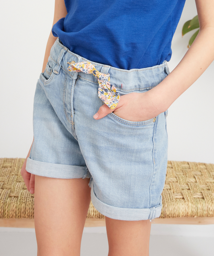BOTTOMS radius - PALE COTTON DENIM SHORTS WITH A FLOWER-PATTERNED BOW