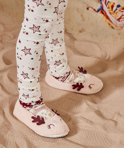Booties radius - GIRLS' BEAUTIFULLY SOFT PALE PINK CHRISTMAS SLIPPERS WITH A REINDEER DESIGN