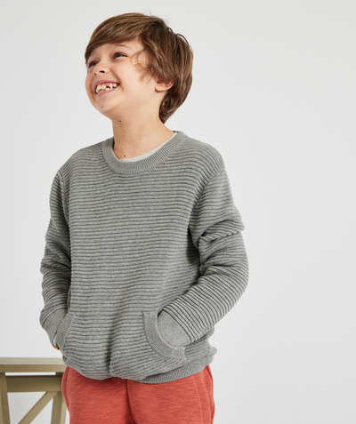 Swetry - Swetry rozpinane - kamizelki Rayon - SWETER DLA CHŁOPCA Z SZAREJ BAWEŁNY W PRĄŻKI Z KIESZONKĄ