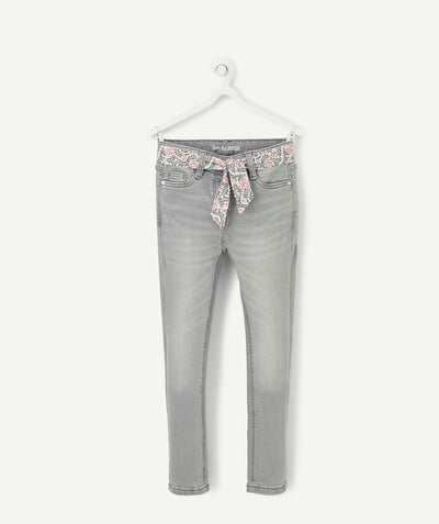 Trousers size + radius - LOUISE SIZE+ GREY SKINNY JEANS WITH A PINK FLOWER-PATTERNED BELT