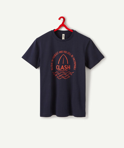 T-shirt Onderafdeling,Onderafdeling - MARINEBLAUW T-SHIRT VAN BIOLOGISCH KATOEN MET RODE PRINT