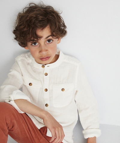 Special Occasion Collection radius - WHITE SHIRT WITH A GRANDAD NECKLINE WITH BROWN BUTTONS