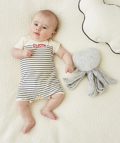 Newborn radius - SHORT CREAM STRIPED SLEEP SUIT IN ORGANIC COTTON WITH A MESSAGE