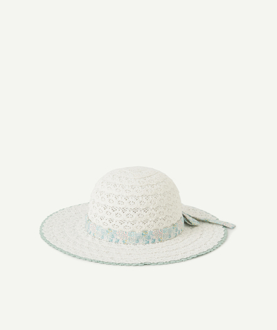 Private sales radius - WHITE CROCHET HAT WITH A FLORAL PATTERN BAND