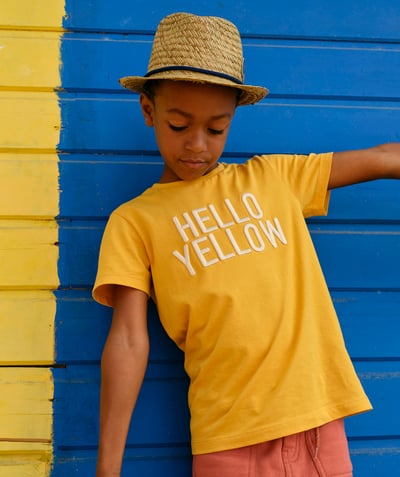 Sales radius - MUSTARD YELLOW T-SHIRT IN RECYCLED COTTON WITH A WHITE MESSAGE