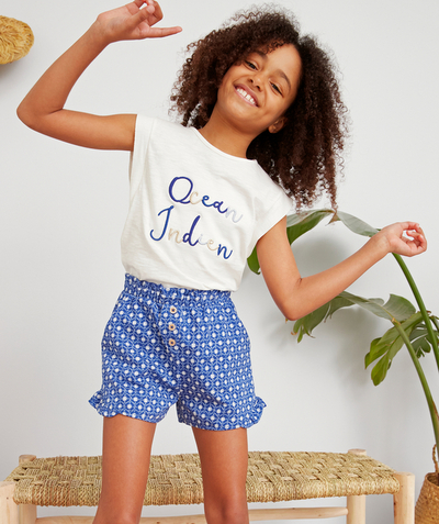 Spring looks radius - WHITE T-SHIRT IN ORGANIC COTTON WITH A BLUE AND SEQUINNED MESSAGE