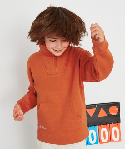 Sweatshirt radius - BOYS' RED SWEATSHIRT WITH A STAND-UP COLLAR AND ZIP AND A LABEL ON THE SLEEVE