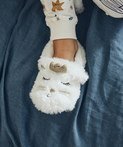 Booties radius - WHITE AND SPARKLING SLIPPERS WITH A CAT AND A CROWN IN RELIEF