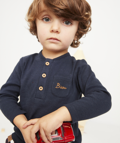 Outlet radius - BABY BOYS' NAVY BLUE RIBBED T-SHIRT WITH A BUTTON AND MESSAGE