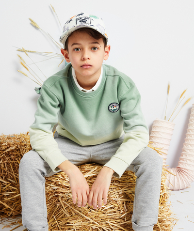 Sweatshirt Tao Categories - BOYS' GREEN GRADIENT SWEATSHIRT MADE OF RECYCLED FIBRES WITH A PATCH