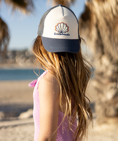  Our beach looks for the whole family Tao Categories - CHILDREN'S  TWO-TONE COTTON CAP WITH AN EMBROIDERED SHELL