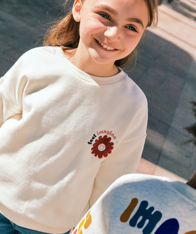 Back to school collection radius - GIRLS' CREAM RECYCLED FIBRE SWEATSHIRT WITH SLOGANS AND FLOWER
