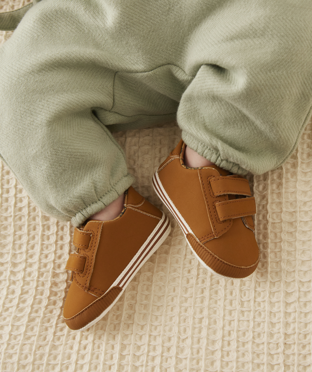 LES CHAUSSONS TYPE BASKETS CAMEL
